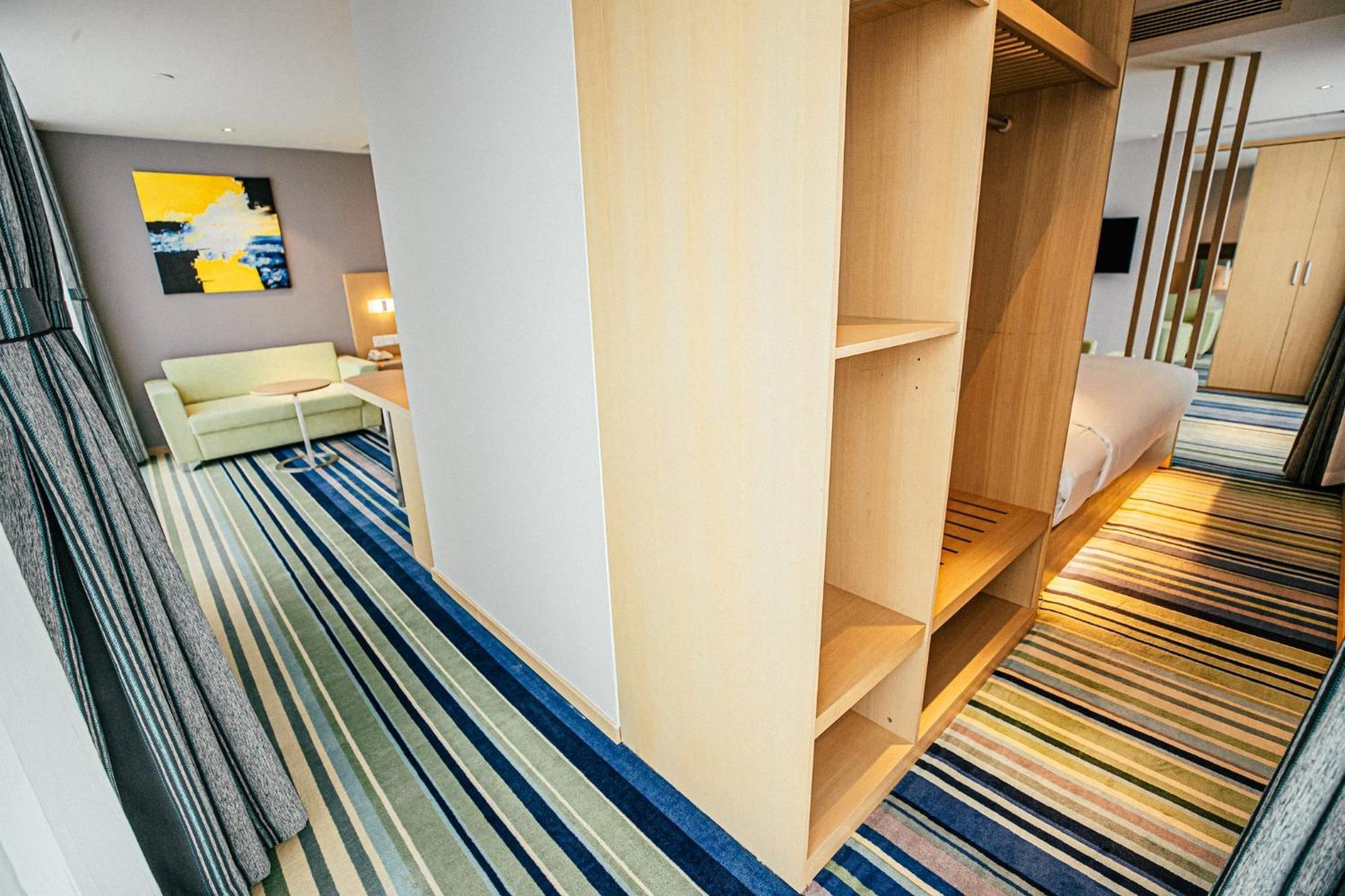 Holiday Inn Express Yingkou Onelong Plaza By Ihg Gaizhou Bagian luar foto
